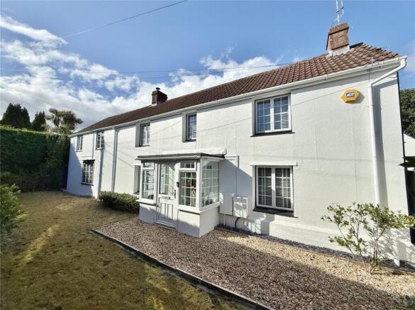 5 bed property, in Ringwood Road, £800,000