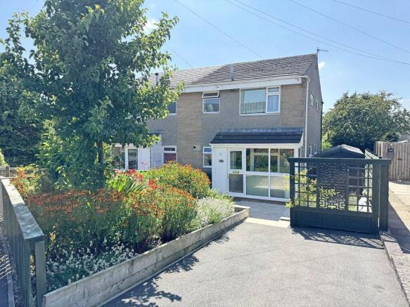 1 bed property, in 144 Moorview Way, £145,000