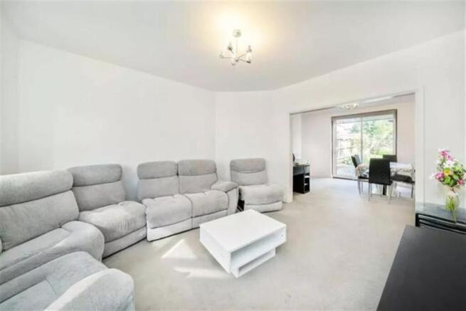 3 bed property, in Shirehall Lane, £950,000
