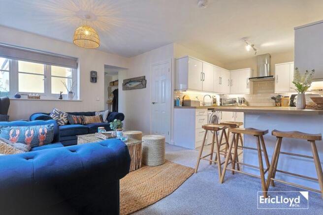 2 bed property, in St. Peters Hill, £215,000
