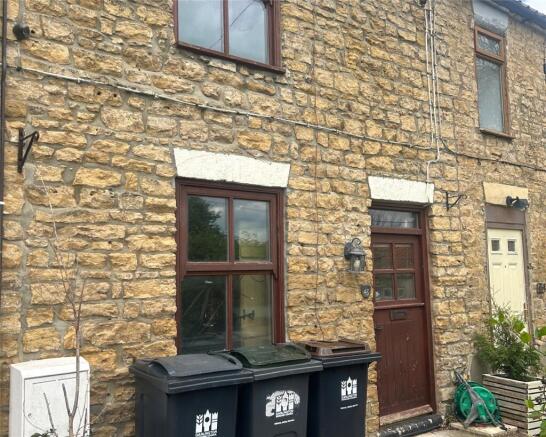2 bed property, in The Green, £125,000