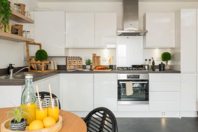 2 bed property, in Great Crosshall Street, £200,000