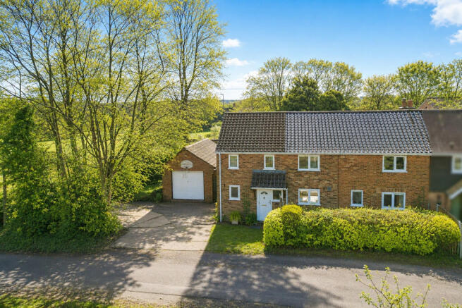 4 bed property, in Green Road, £425,000