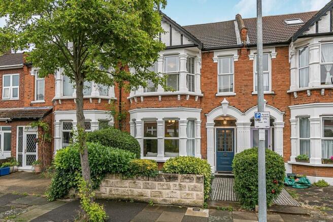 3 bed property, in Clavering Road, £975,000