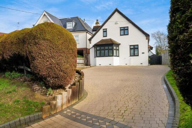 3 bed property, in High Street, £750,000