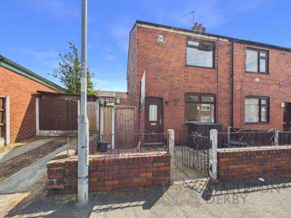 2 bed property, in Brook Street, £160,000