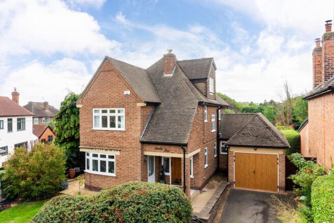 4 bed property, in Ashby Road, £475,000