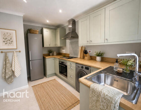 2 bed property, in Recreation Road, £200,000