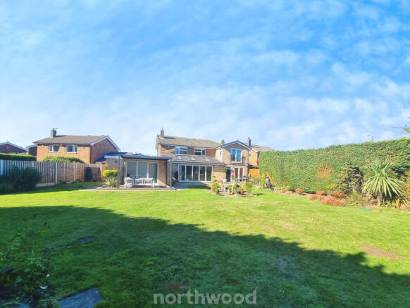 5 bed property, in Checkstone Avenue, £560,000