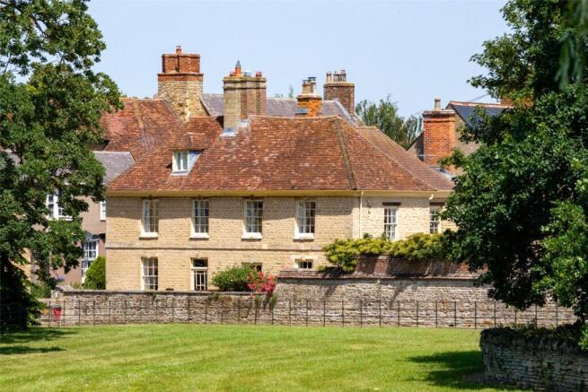 5 bed property, in Bridge Street, £1,500,000