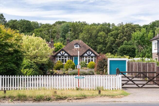 2 bed property, in Blundel Lane, £900,000