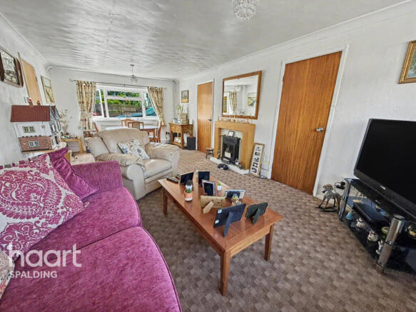 2 bed property, in Spalding PE12, £220,000