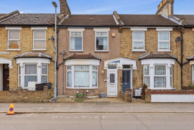 2 bed property, in Eustace Road, £375,000