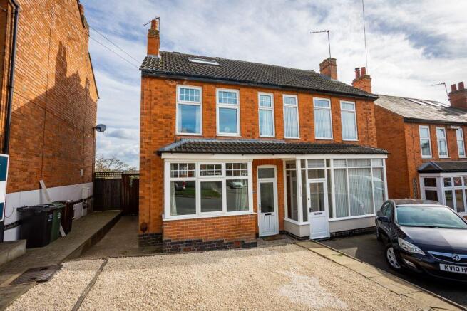 4 bed property, in Seagrave Road, £325,000