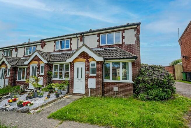 2 bed property, in Lancaster Rise, £200,000