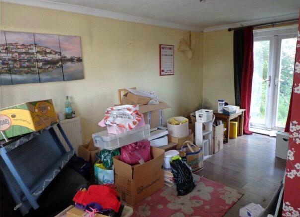 3 bed property, in Coleshill Avenue, £117,500