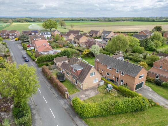 4 bed property, in Farmstead Rise, £510,000