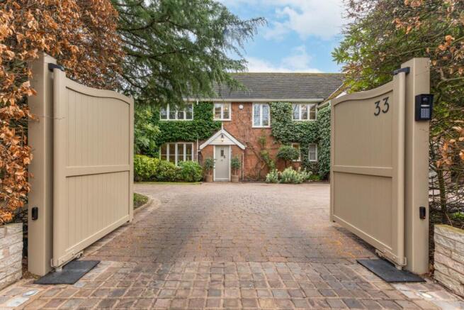 5 bed property, in 5 bedroom detached with swimming pool, £2,350,000