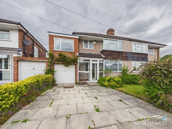 4 bed property, in Holly Avenue, £285,000
