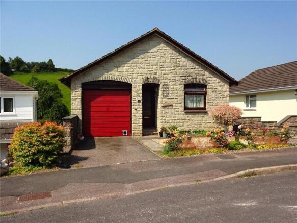 2 bed property, in 17A Bourchier Close, £100,000