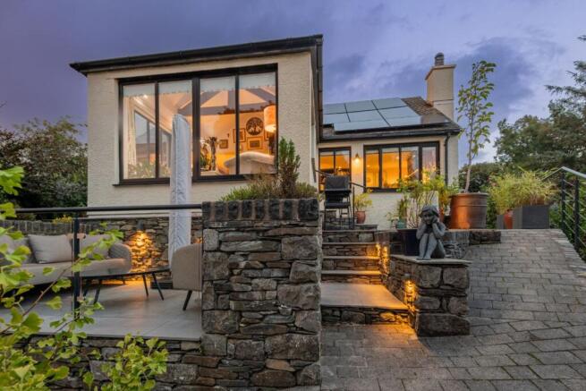 3 bed property, in Butts Wood, £650,000