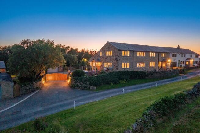 4 bed property, in Kings Highway, £900,000