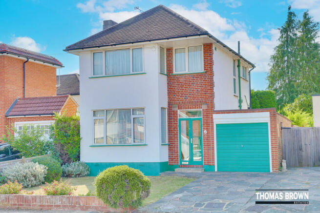 3 bed property, in Fairview Drive, £635,000