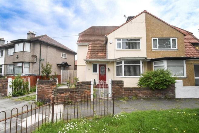 3 bed property, in Fieldway, £250,000