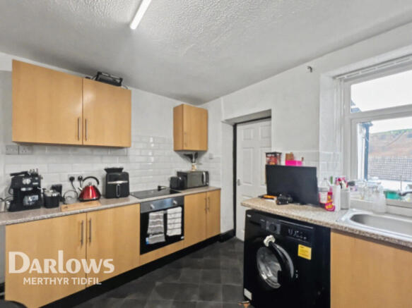 3 bed property, in Jubilee Road, £110,000