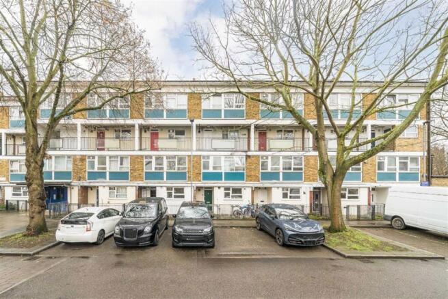 3 bed property, in Peckford Place, £475,000