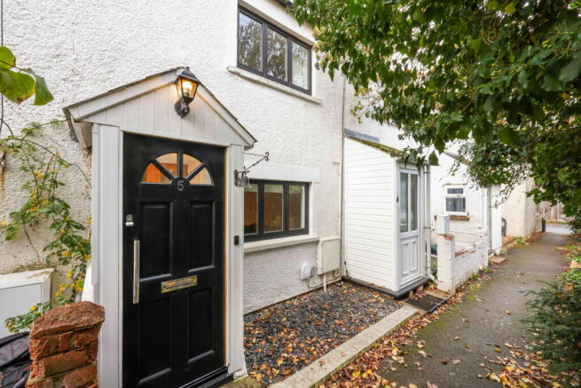 2 bed property, in Chestnut Terrace, £290,000