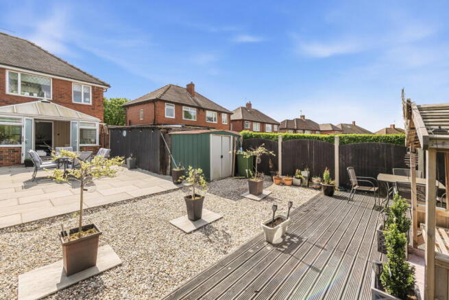 3 bed property, in Pendas Way, £270,000