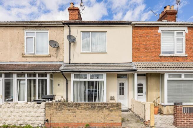3 bed property, in Ferndale Road, £200,000