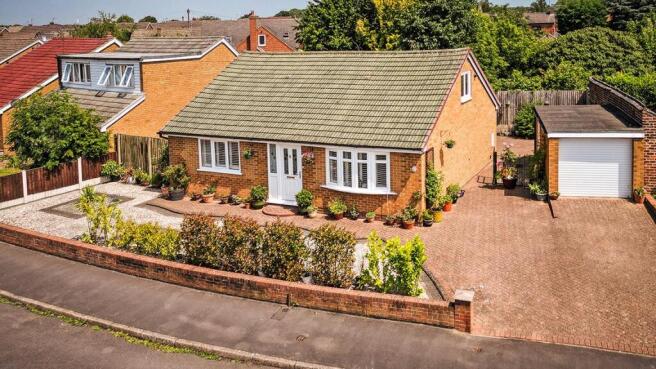 3 bed property, in Stewart Close, £325,000