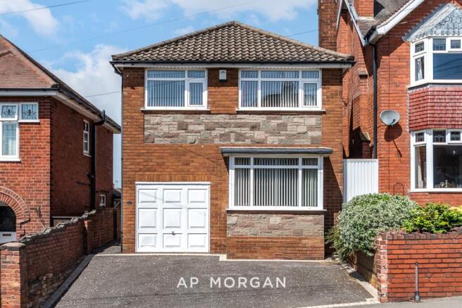 3 bed property, in Doulton Road, £300,000