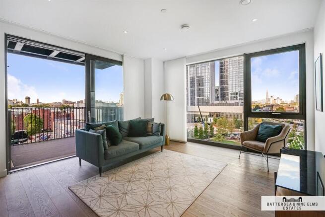 2 bed property, in Legacy Building, £900,000