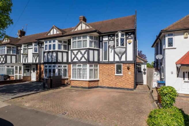 3 bed property, in Aragon Road, £600,000