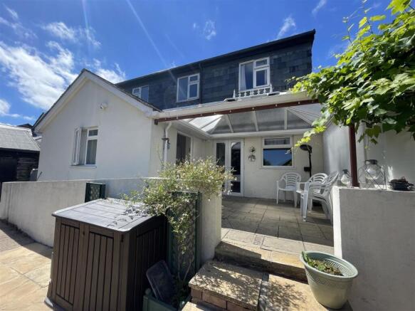 4 bed property, in Springbank, £600,000