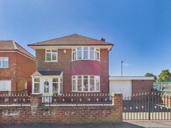3 bed property, in Carlton Gardens, £325,000