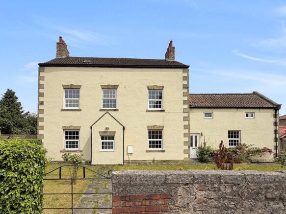 6 bed property, in Littlethorpe, £650,000