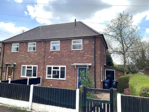 2 bed property, in Langdale Road, £120,000