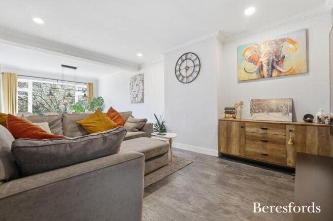4 bed property, in Highfield Road, £500,000