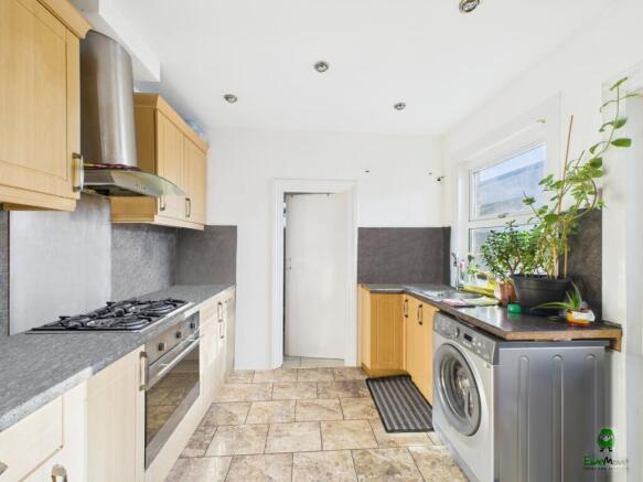 3 bed property, in Sandford Road, £425,000