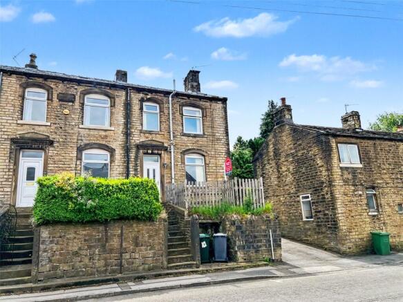 1 bed property, in Manchester Road, £45,000