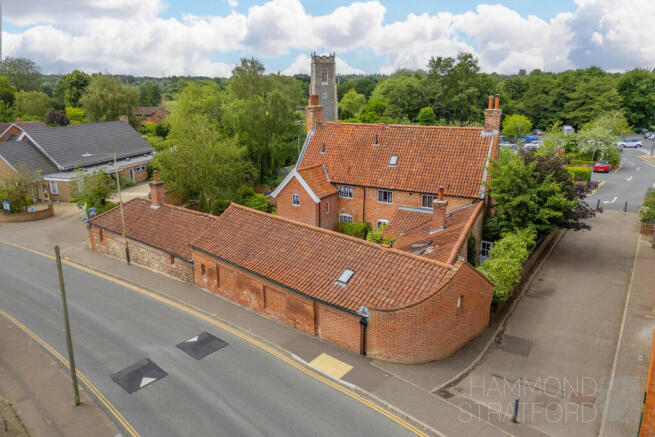 2 bed property, in Church Lane, £300,000
