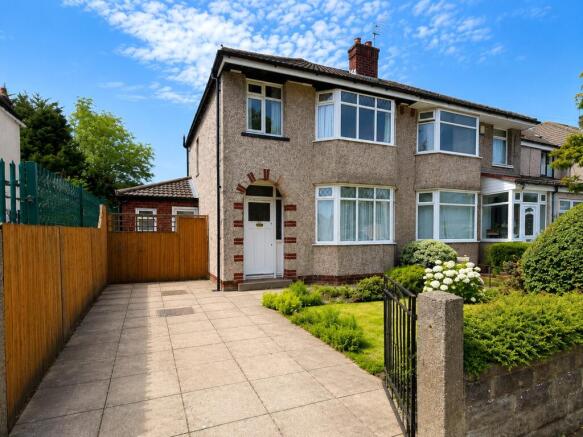 3 bed property, in Score Lane, £300,000