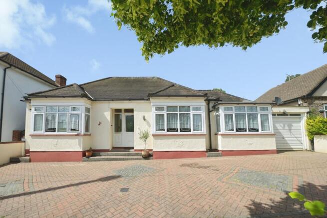 4 bed property, in Hillfoot Road, £650,000