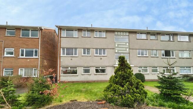 2 bed property, in Clos Hendre, £90,000