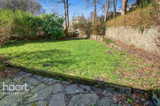 3 bed property, in Avon Road, £300,000