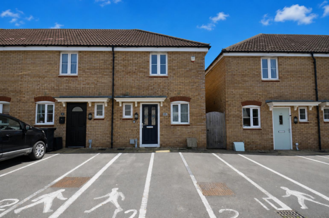 2 bed property, in Bugle Way, £195,000